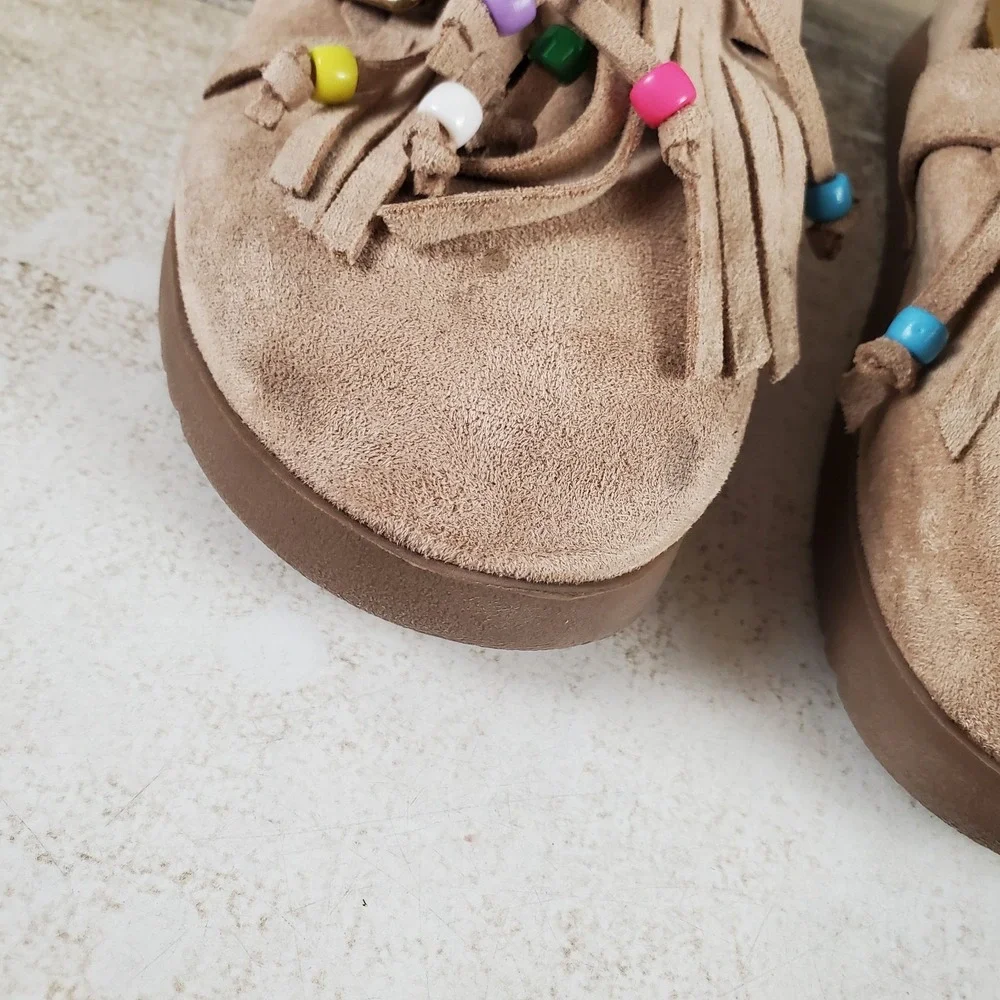 Steve Madden TREAT Kids Clogs Sz 4 M Taupe Suede Beaded Fringe Buckle Strap
